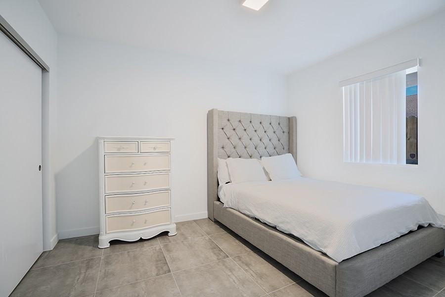 165 NW 39th Street - Photo 3 of 20