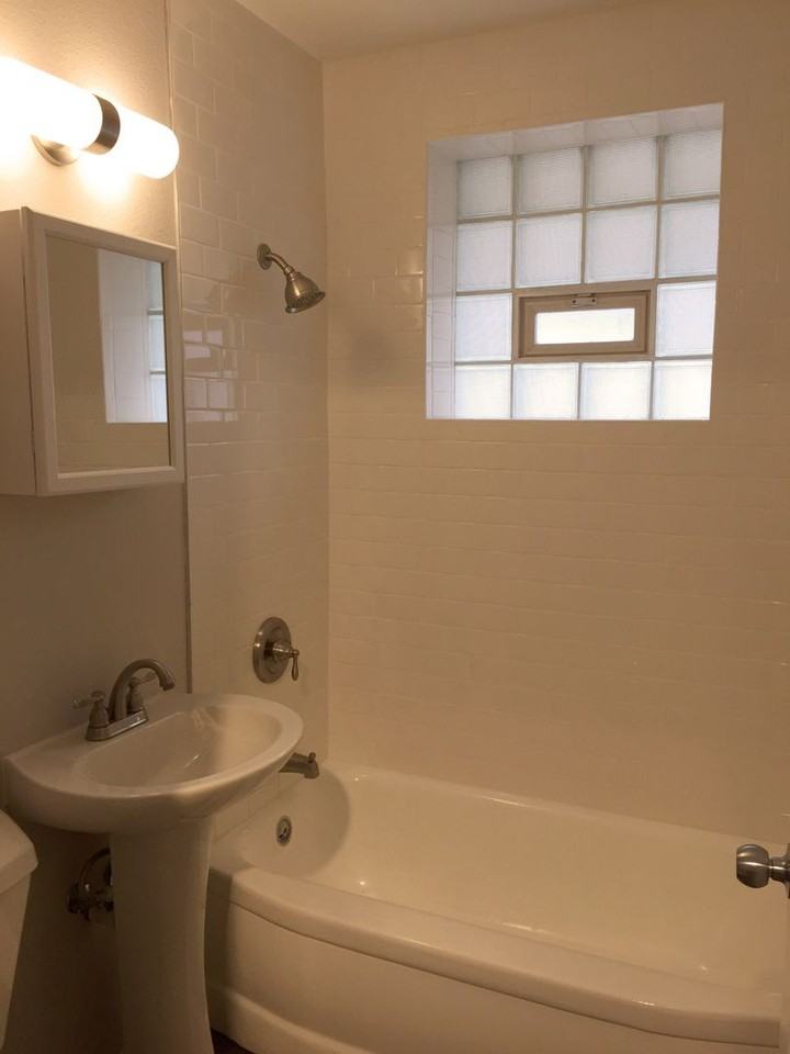 1402 Grandview Dr - Photo 2 of 9