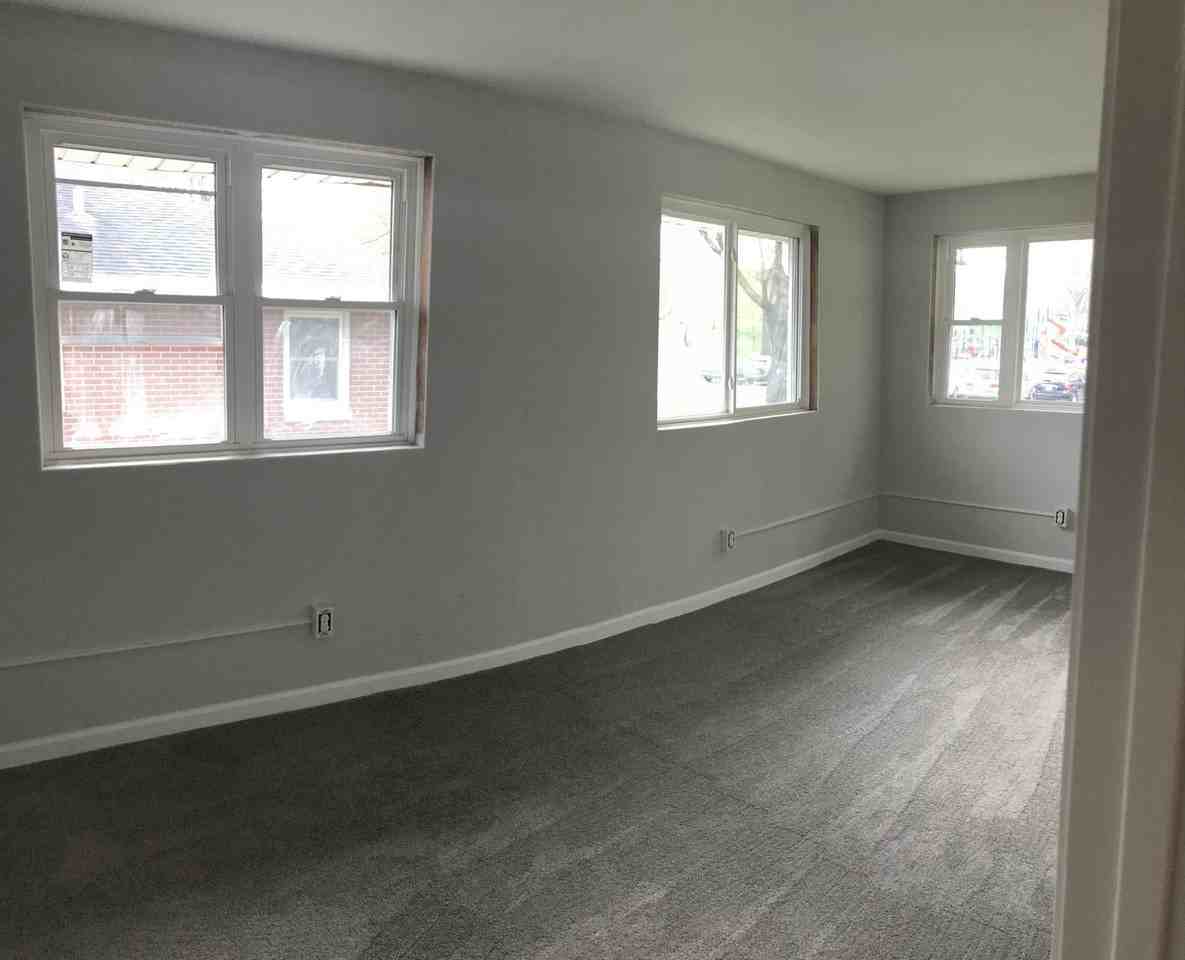 1402 Grandview Dr - Photo 6 of 9