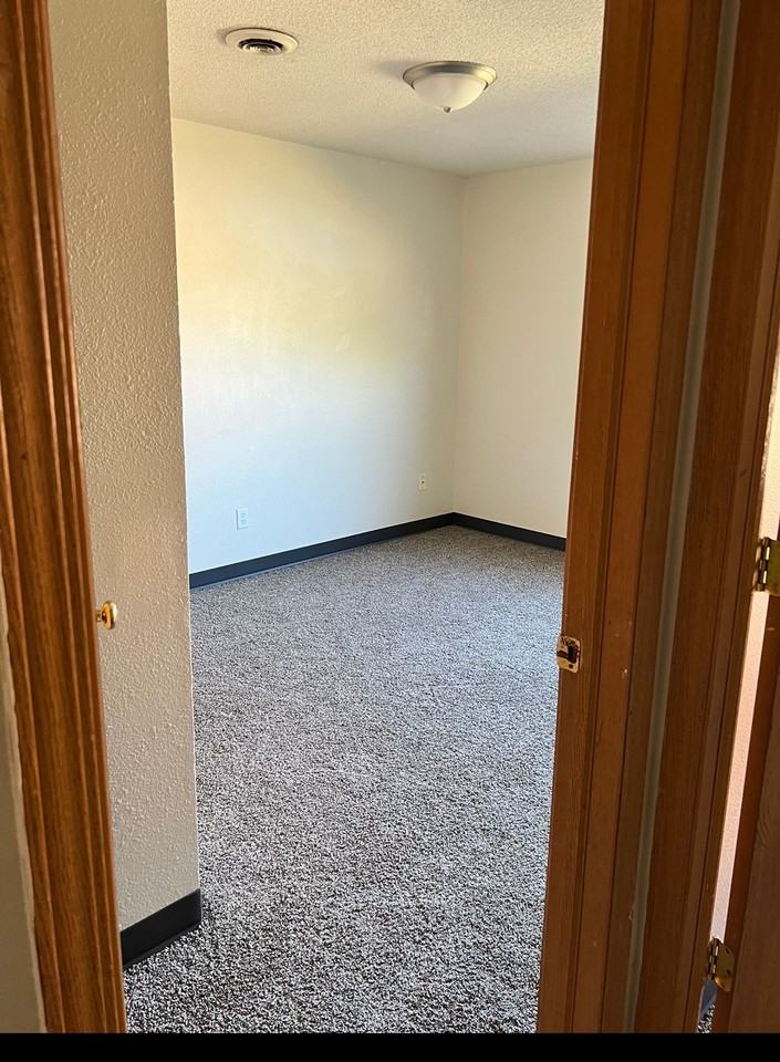 3 Bd Townhome - Photo 4 of 13