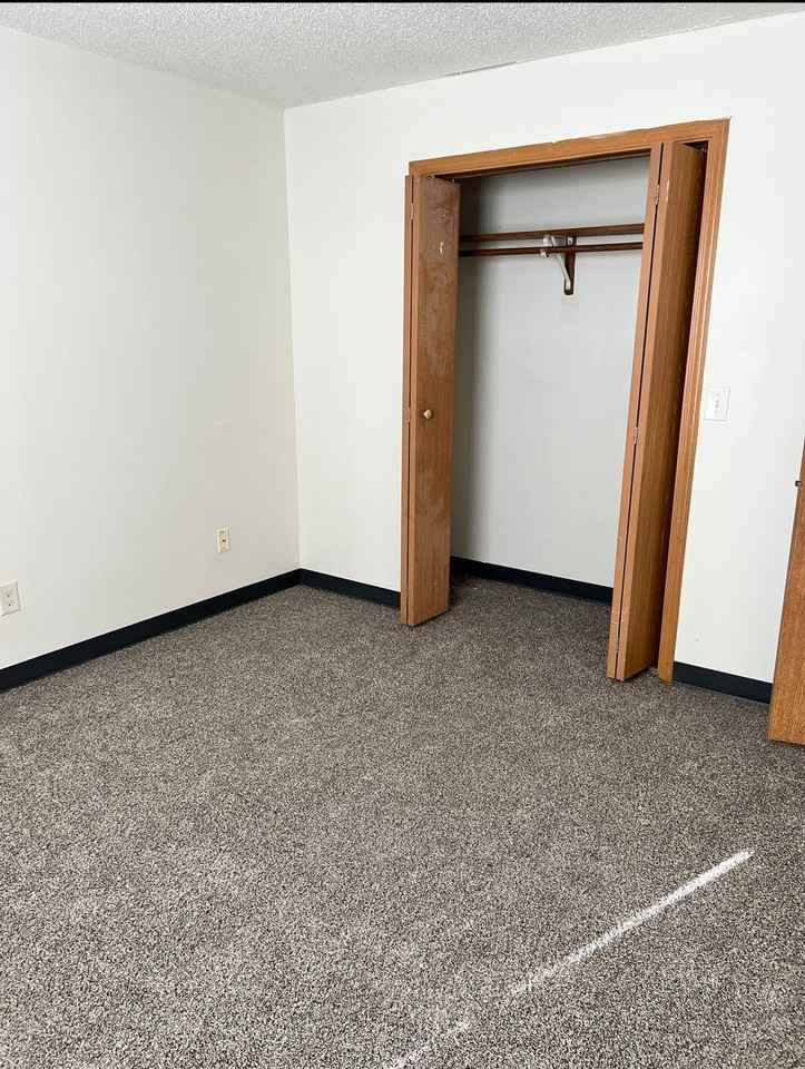 3 Bd Townhome - Photo 5 of 13