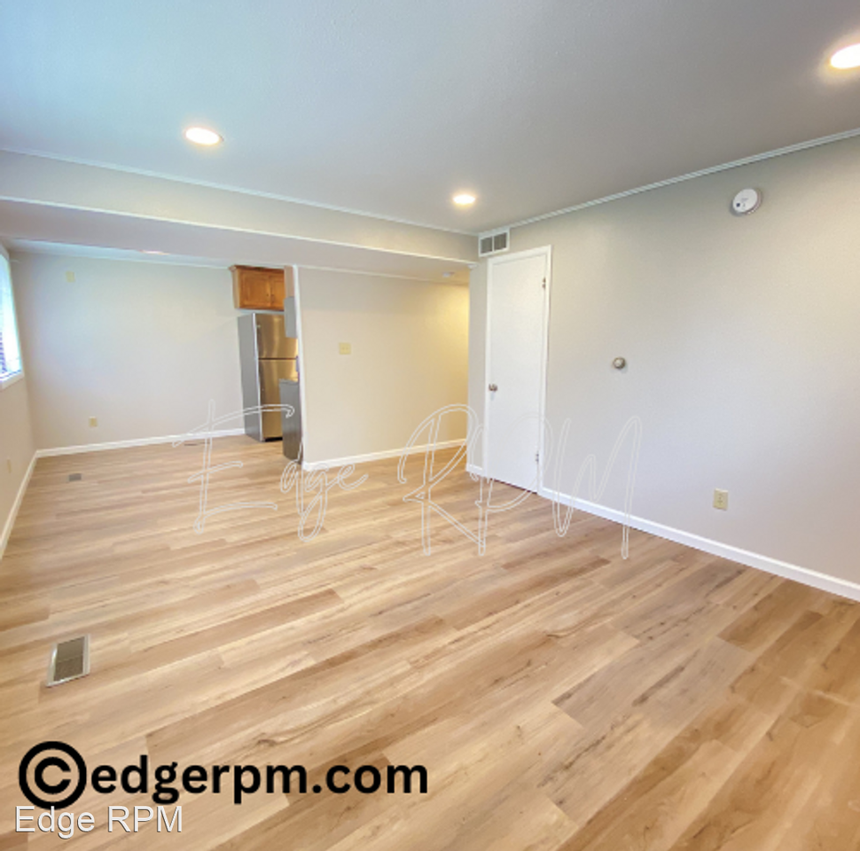 211 1/2 Angie Dr - Photo 2 of 17