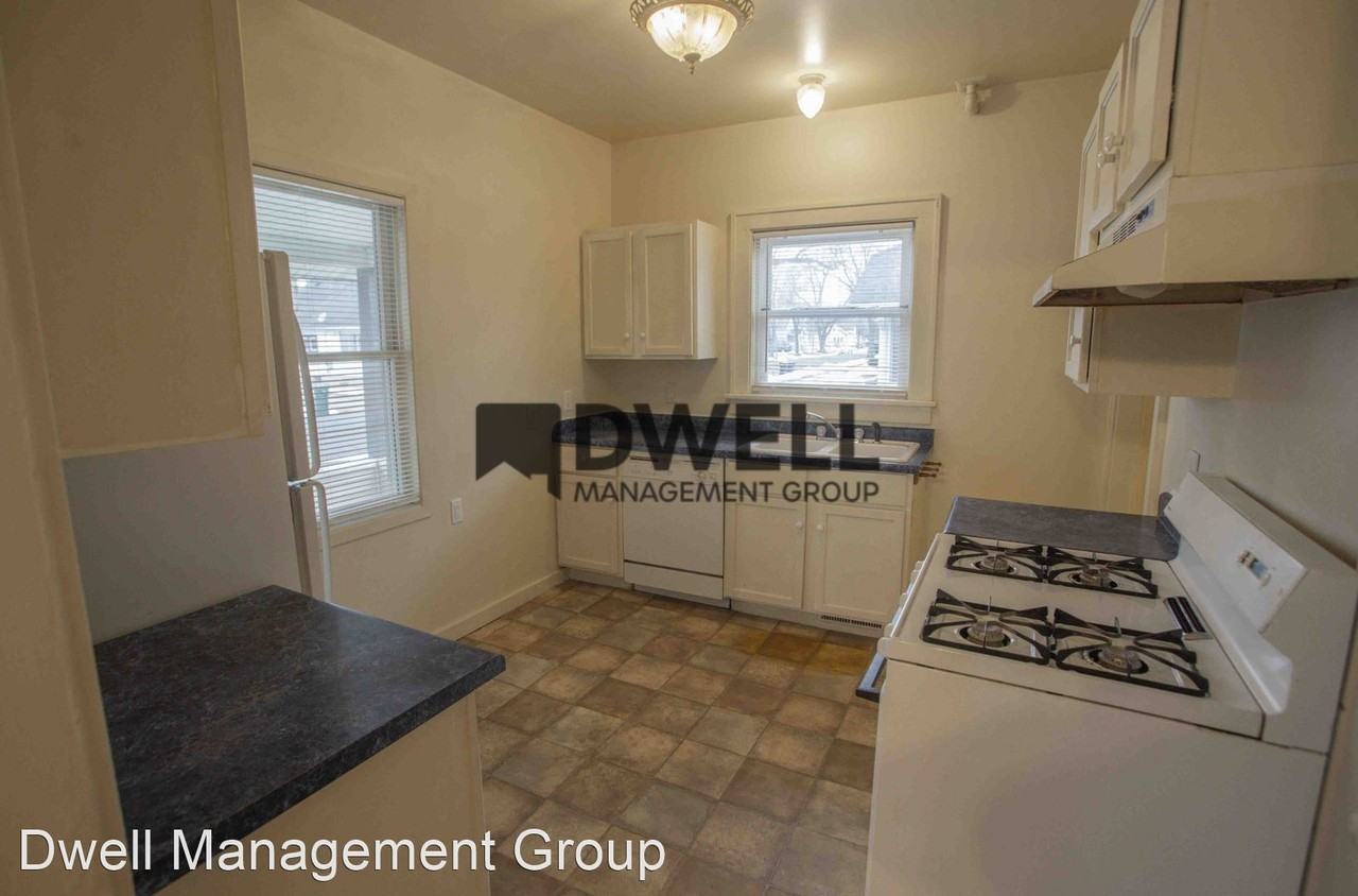 306 10th Ave NE - Photo 3 of 15