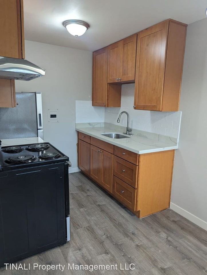 601 E Roy St - Photo 2 of 41