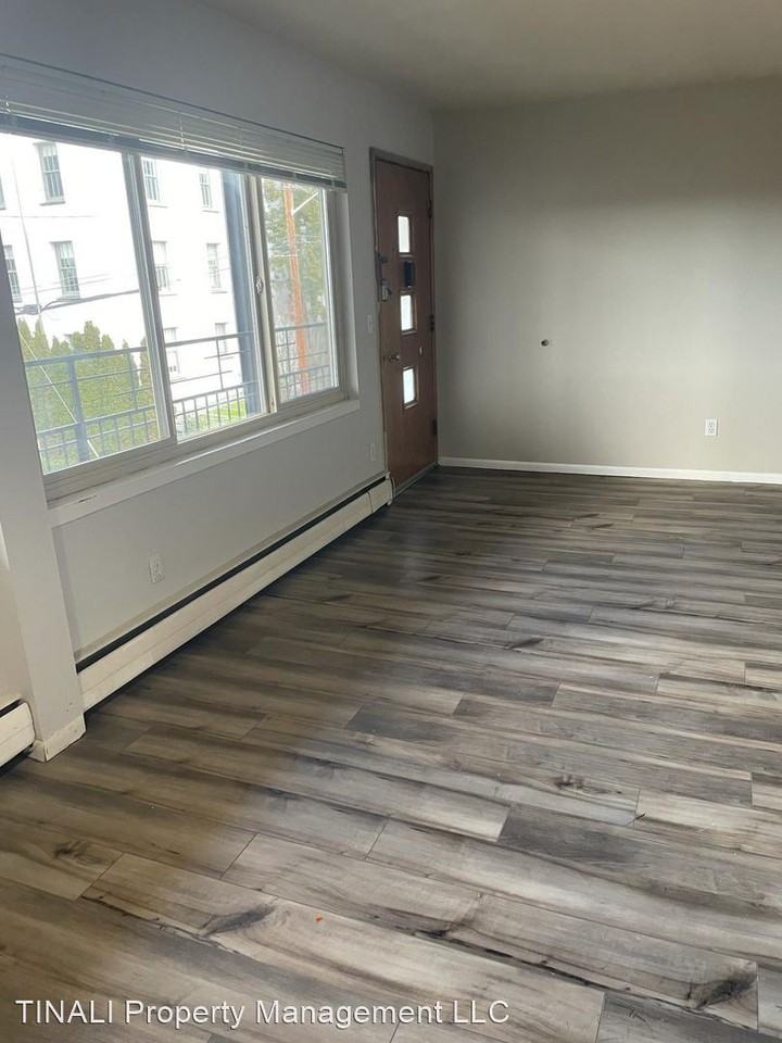 601 E Roy St - Photo 3 of 41