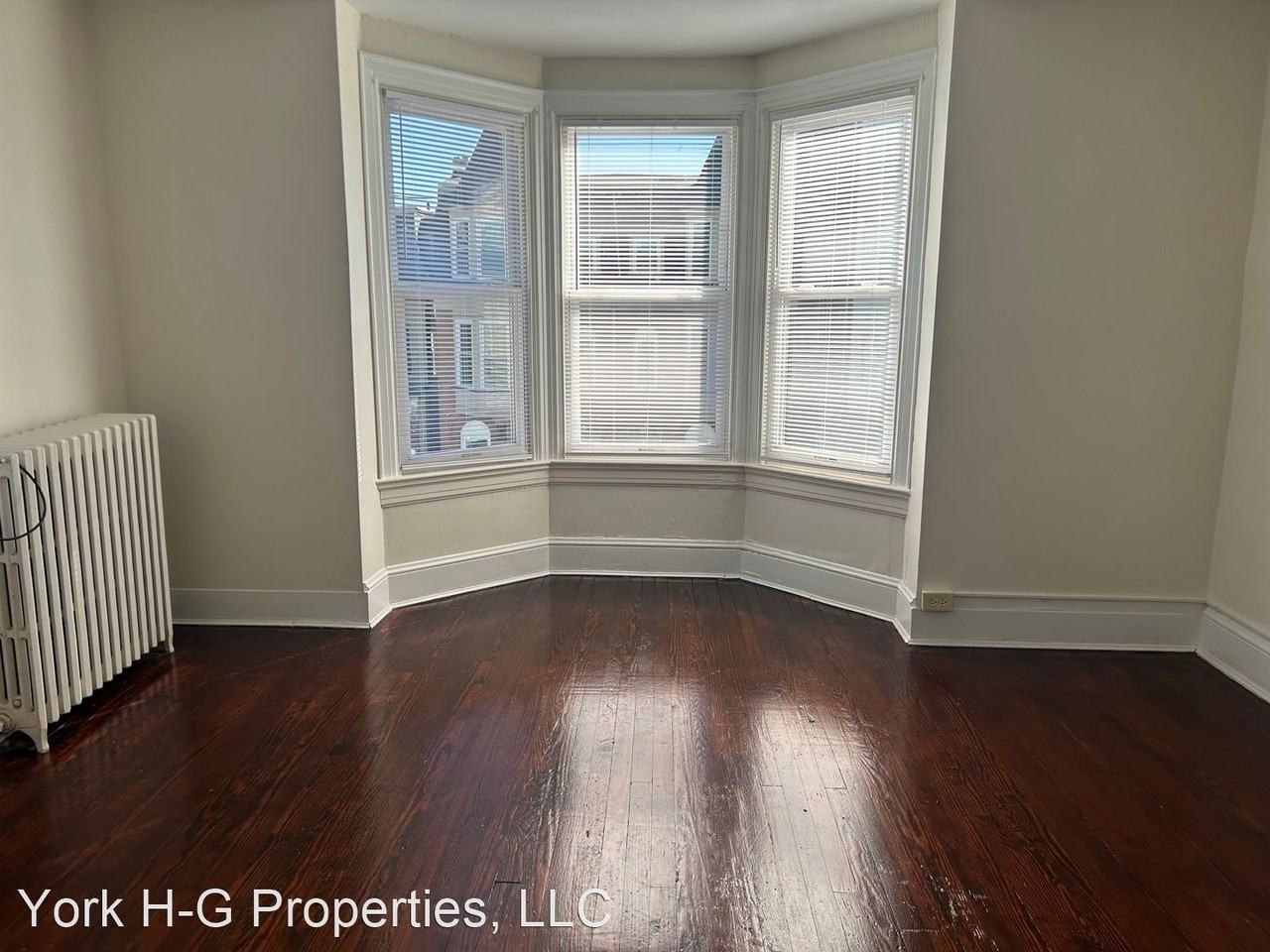 667 W. Market Street - Photo 2 of 7