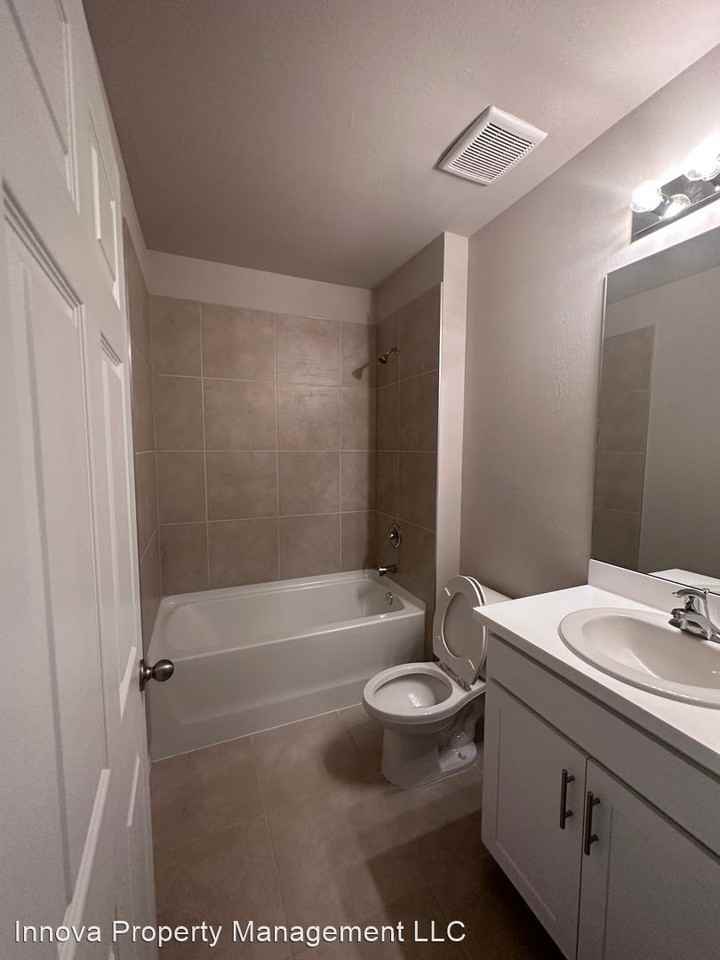 622 SW 19th Ave - Photo 3 of 19