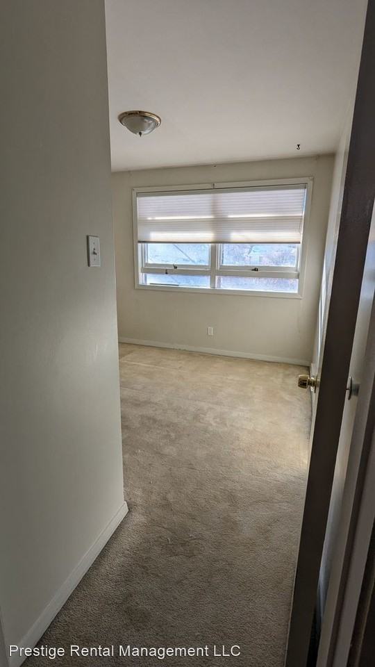 294 South Dewey Avenue - Photo 3 of 6