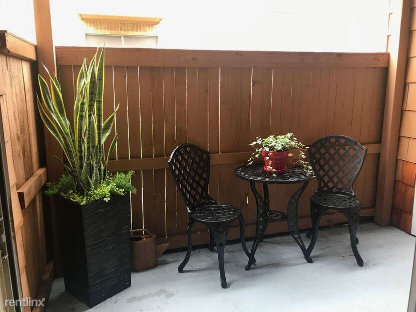 1901 Coffee Rd - Photo 2 of 9