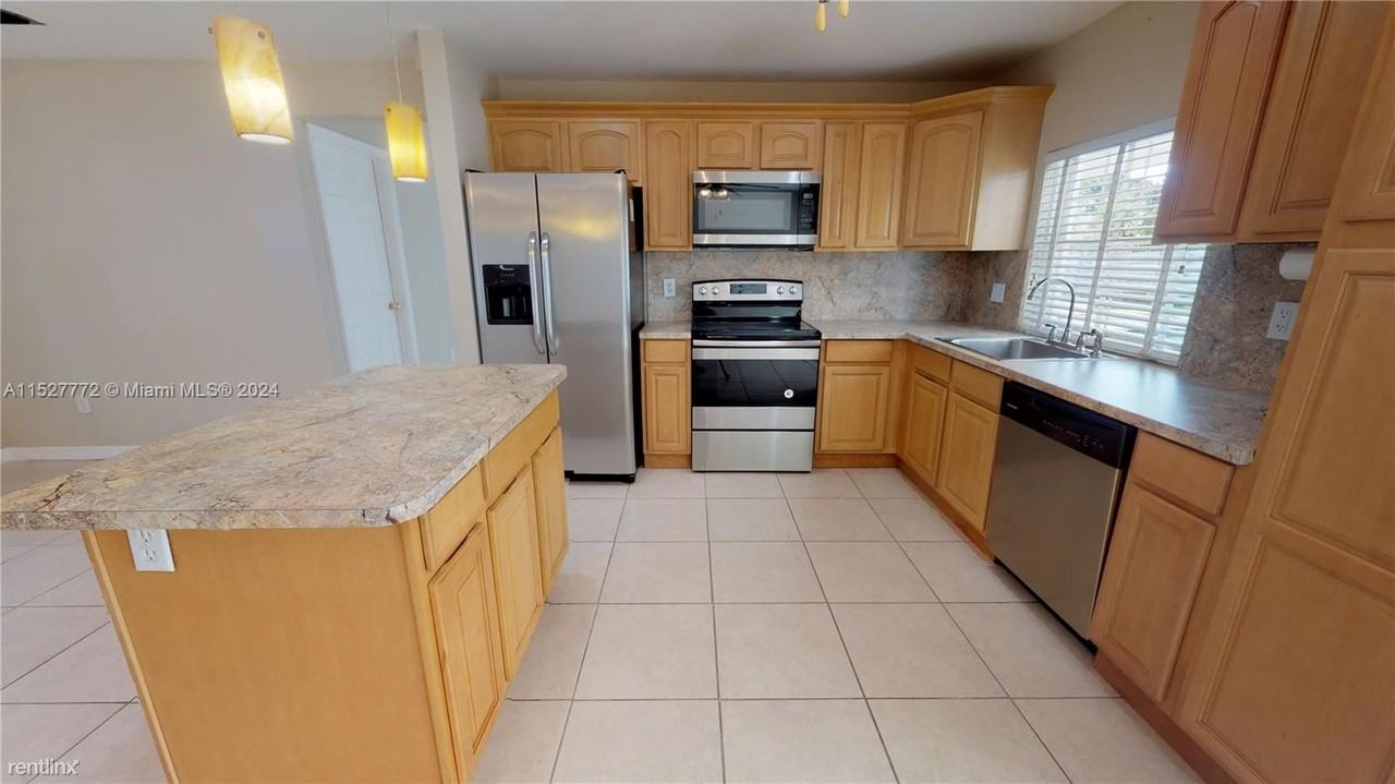 15012 Sw 146th St - Photo 3 of 19