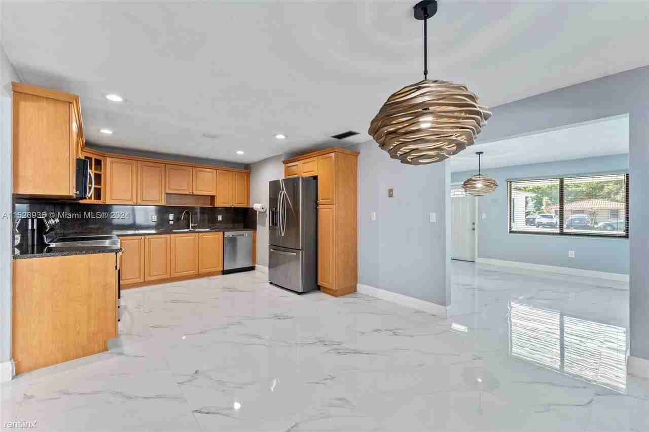 7391 Sw 22nd St #7393 - Photo 2 of 18