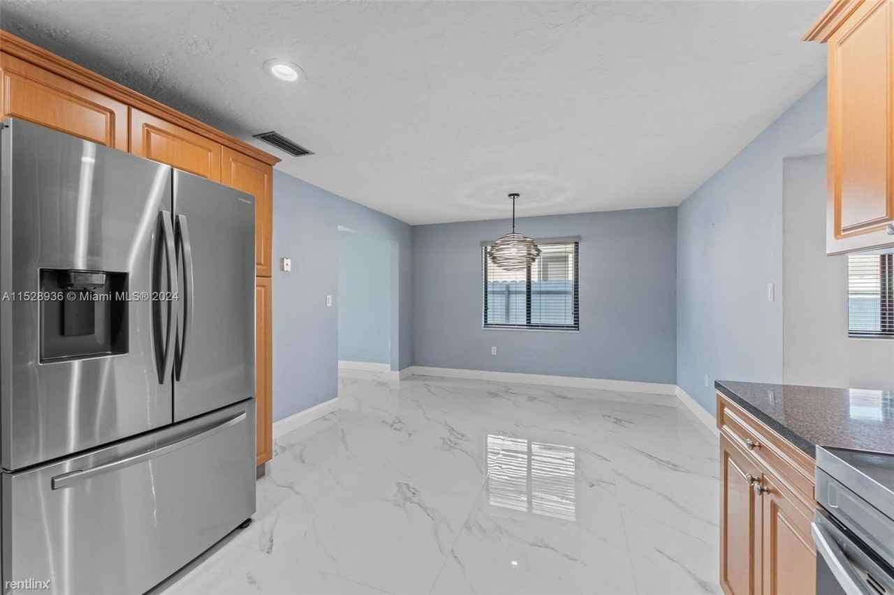 7391 Sw 22nd St #7393 - Photo 3 of 18