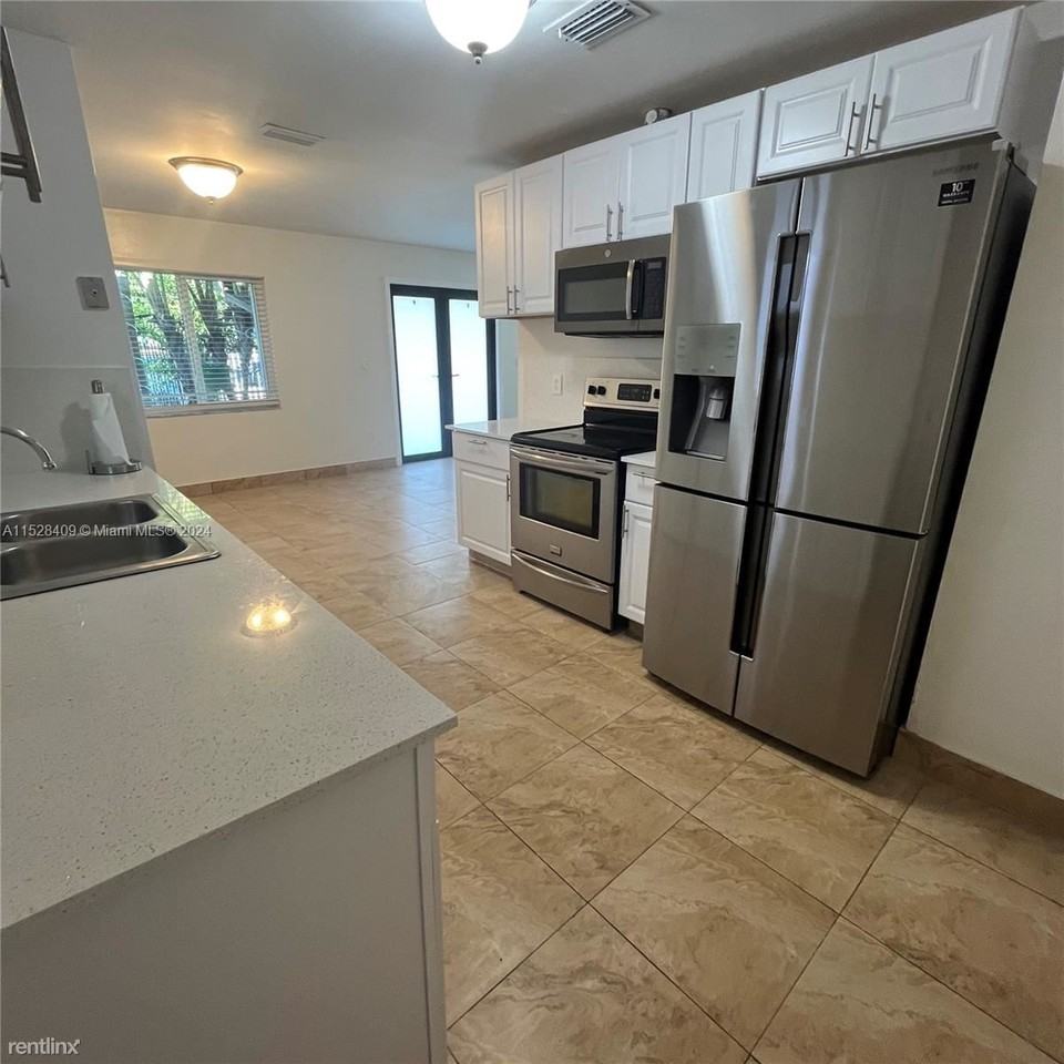 3156 Sw 16th St #3158 - Photo 3 of 15