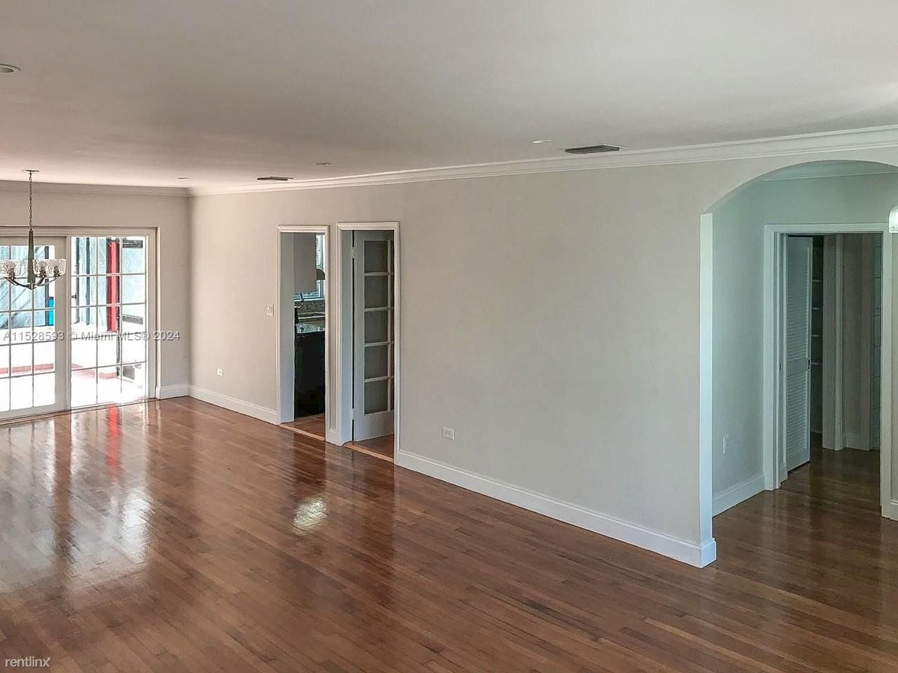 300 Malaga Ave - Photo 3 of 20