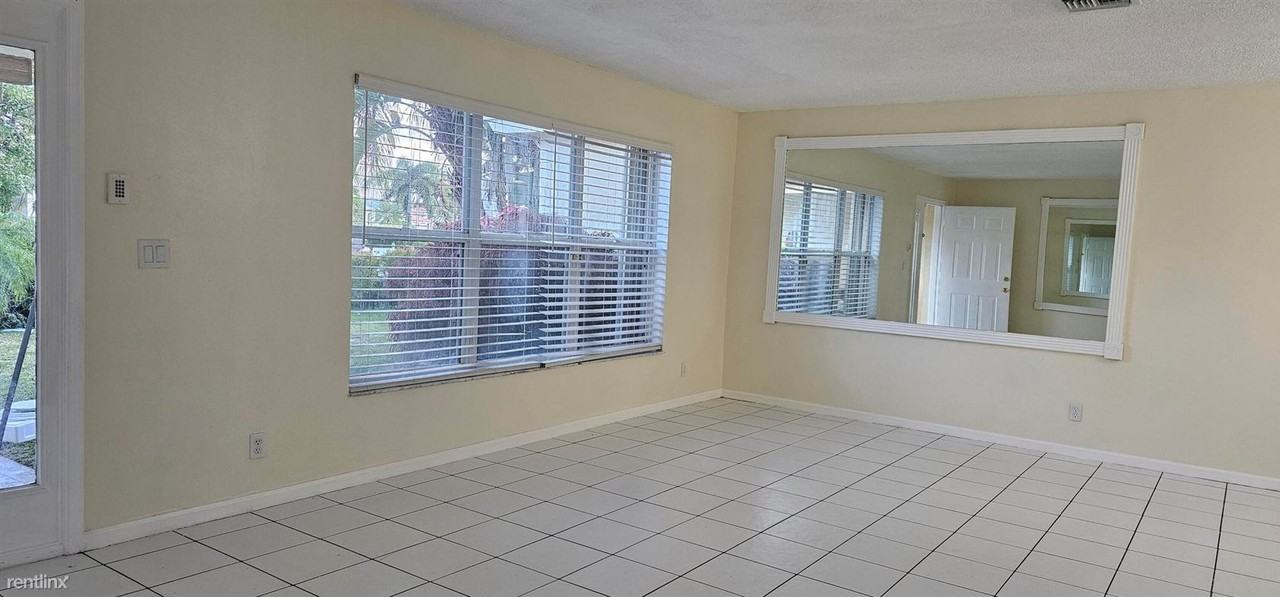 1488 Fairway Cir - Photo 2 of 10
