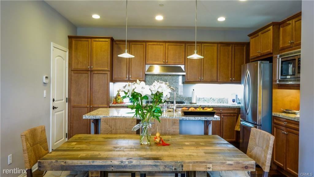 2819 E Pacific Ct - Photo 3 of 20