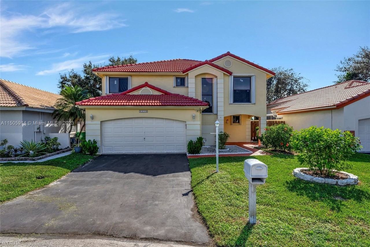 6320 Plymouth Ln - Photo 2 of 45