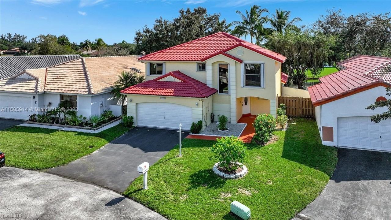 6320 Plymouth Ln - Photo 3 of 45