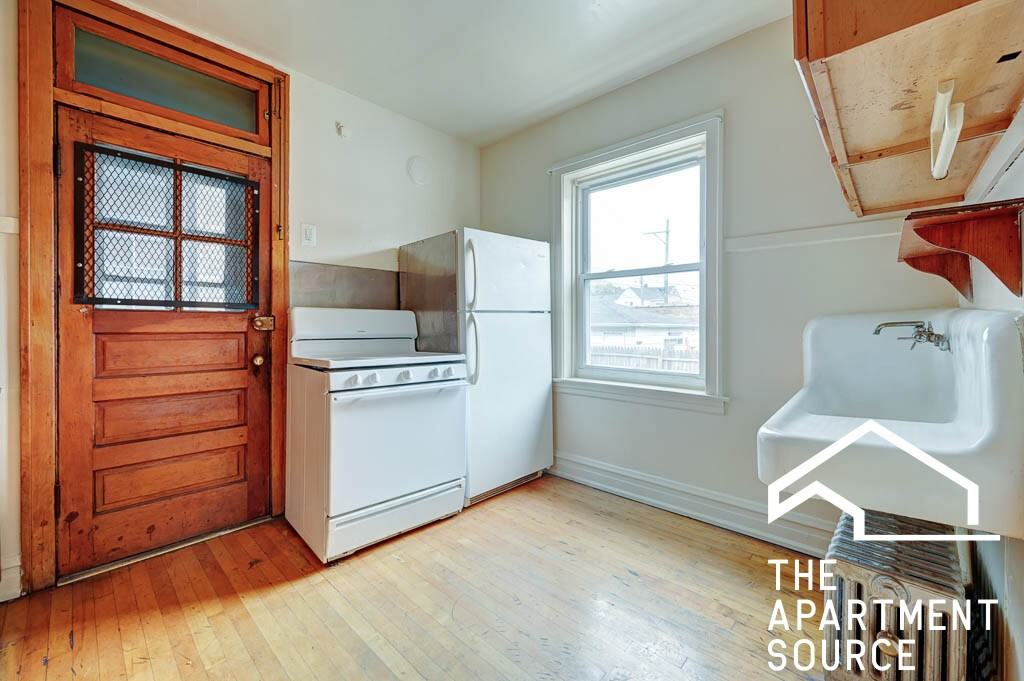 5557 W Altgeld St #1