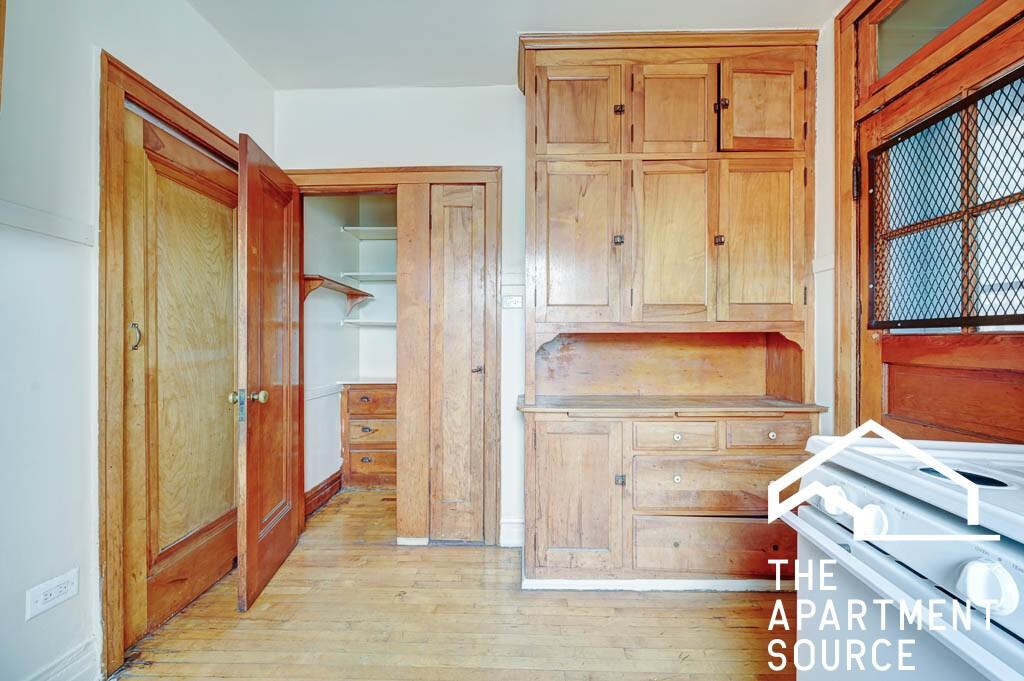 5557 W Altgeld St #1 - Photo 2 of 8