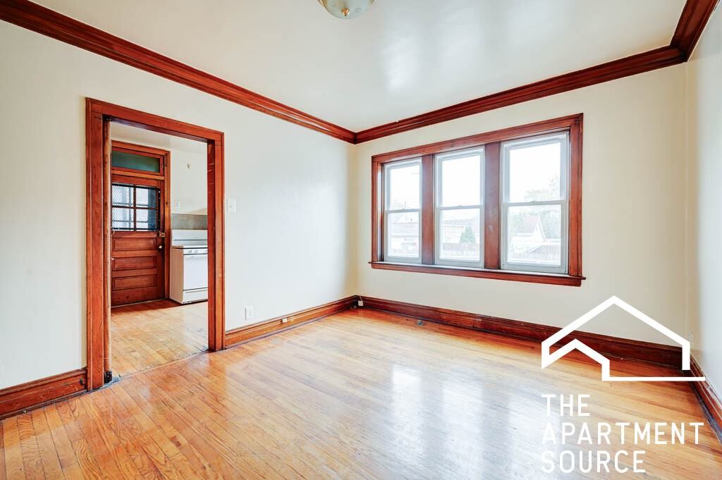 5557 W Altgeld St #1 - Photo 3 of 8