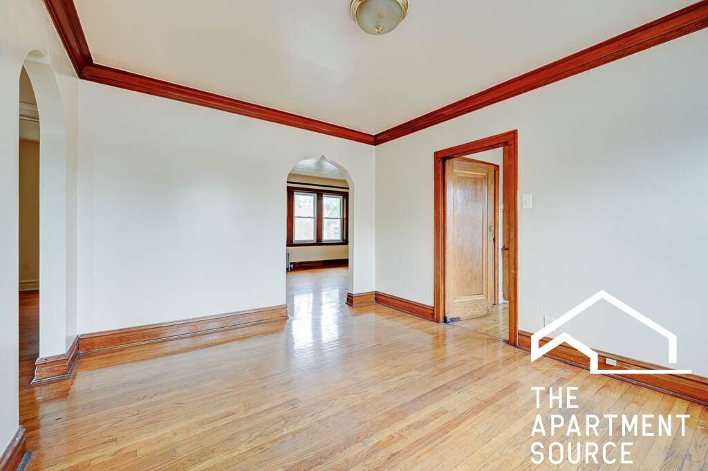 5557 W Altgeld St #1 - Photo 4 of 8