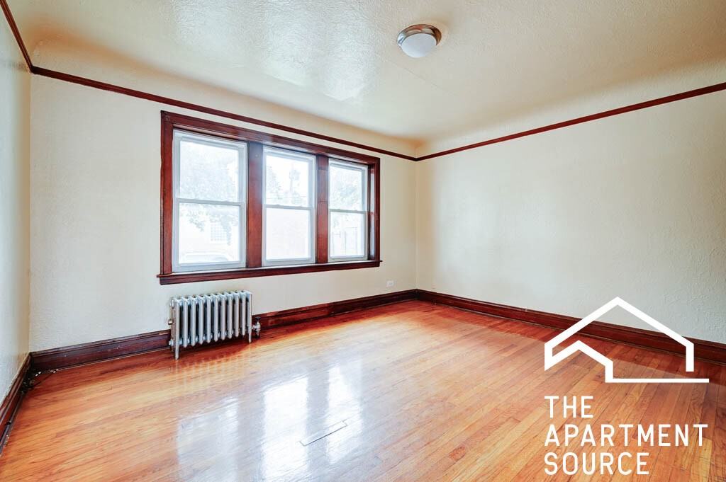 5557 W Altgeld St #1 - Photo 5 of 8