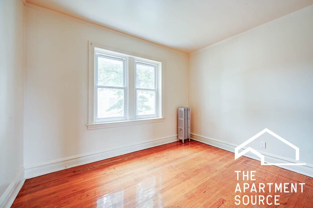 5557 W Altgeld St #1 - Photo 6 of 8