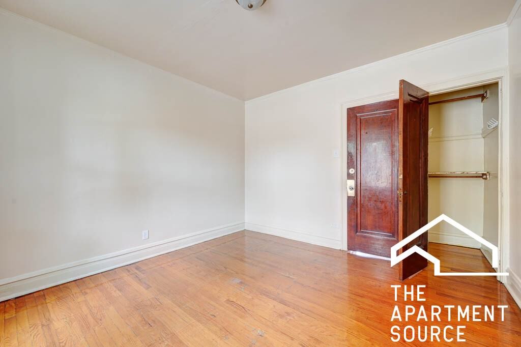 5557 W Altgeld St #1 - Photo 7 of 8