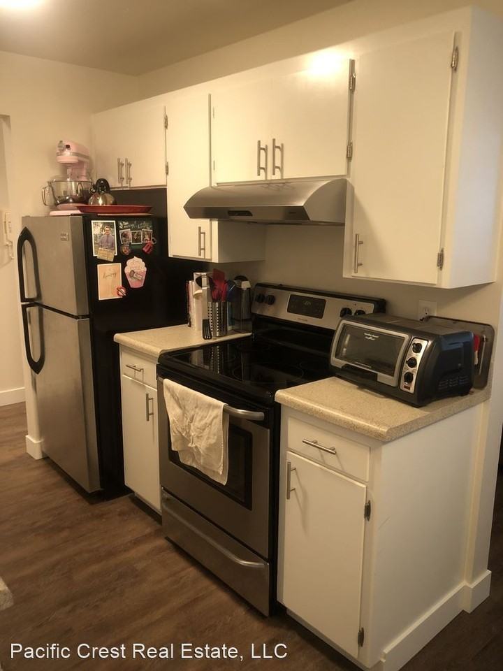 7801 Greenwood Ave N - Photo 3 of 9