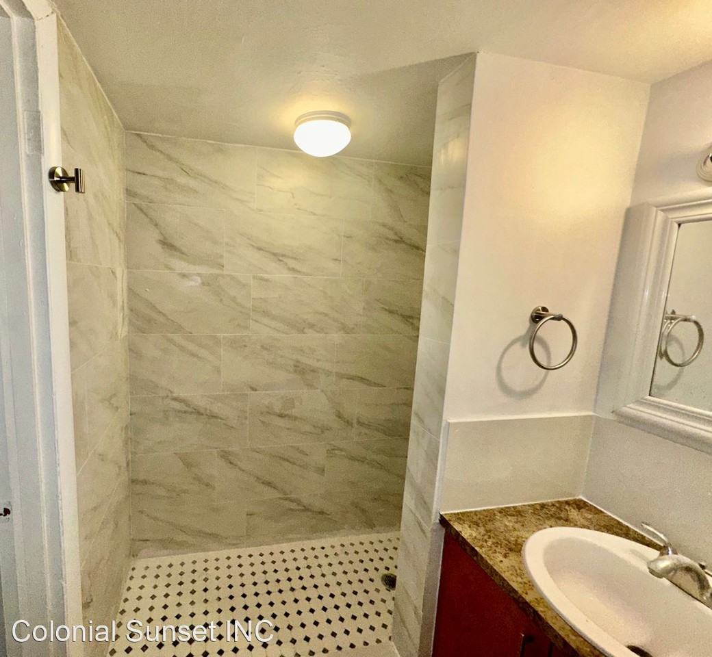 Colonial Sunset Apartments - Photo 2 of 8