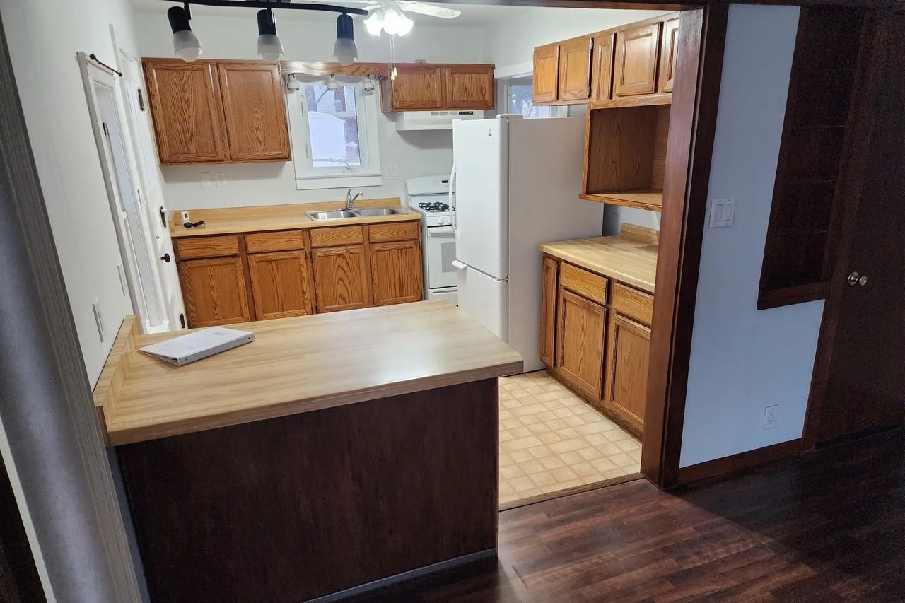 312 E Wisconsin Ave - Photo 2 of 6