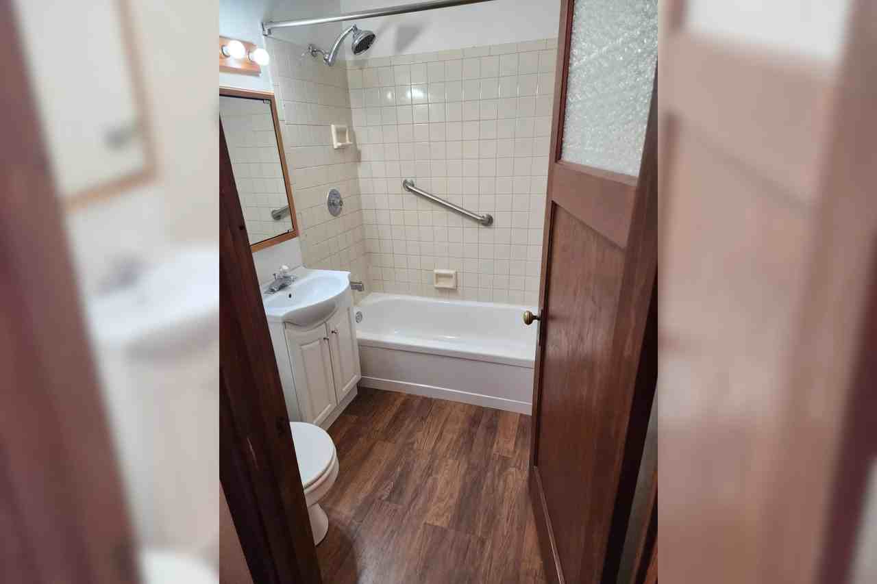 312 E Wisconsin Ave - Photo 3 of 6