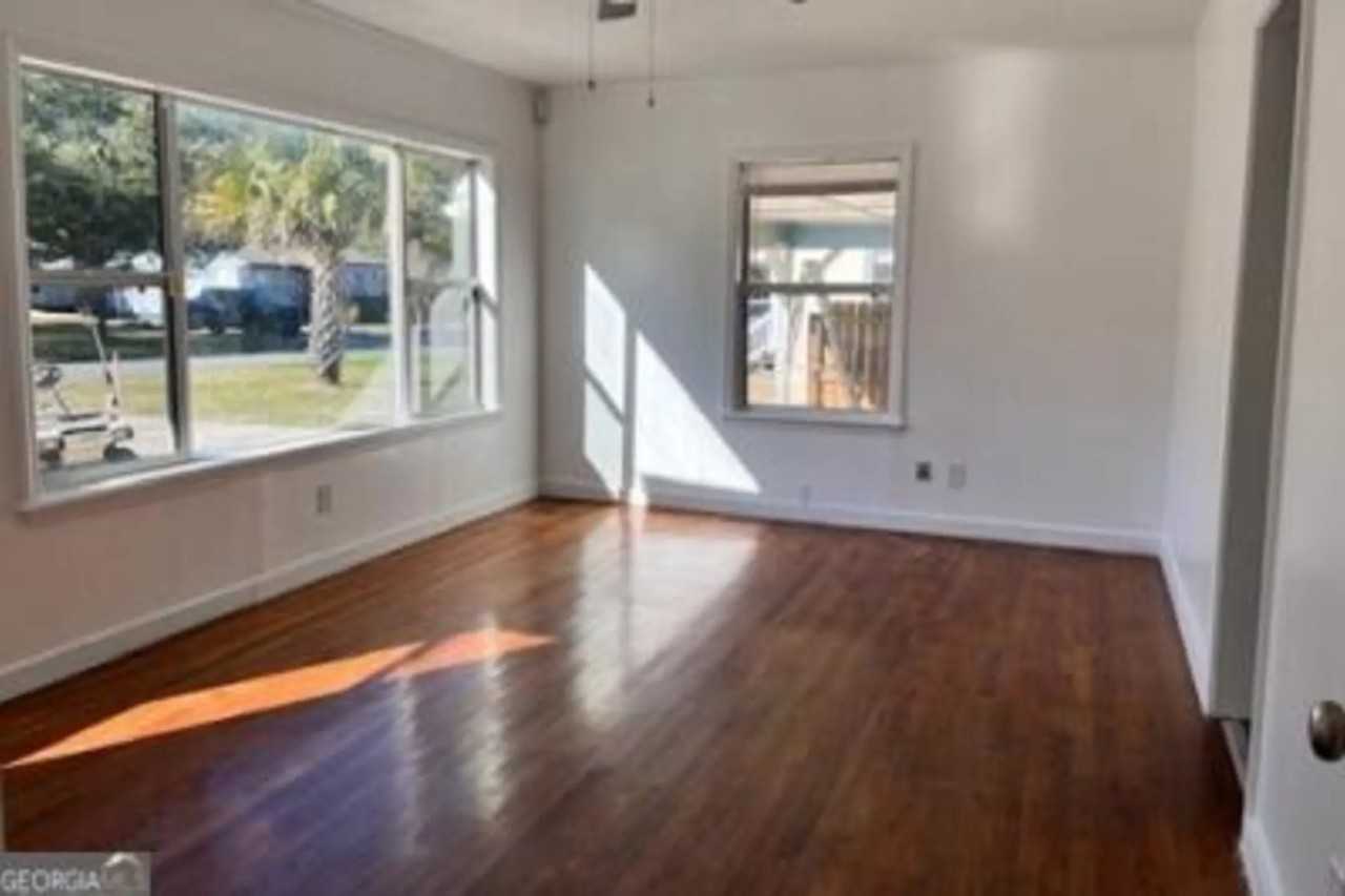 600 Margaret St - Photo 2 of 21