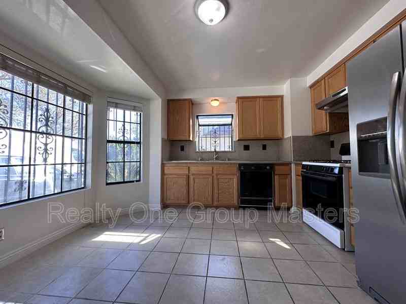 3913 Hidden Pines Pl - Photo 3 of 14