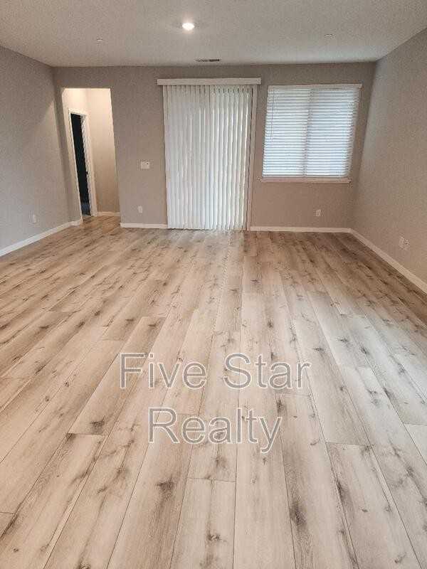 2203 Woodlet St - Photo 2 of 22