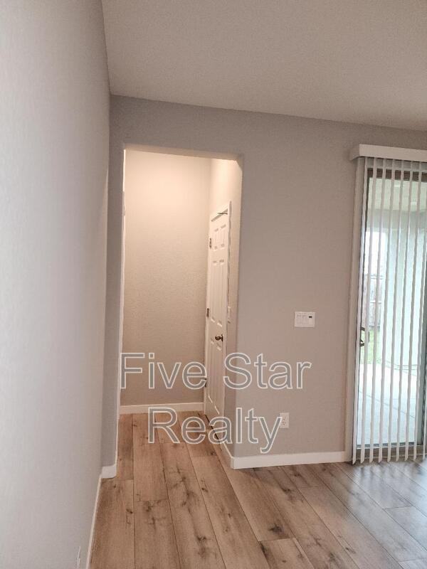 2203 Woodlet St - Photo 3 of 22