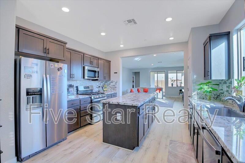 2203 Woodlet St - Photo 6 of 22