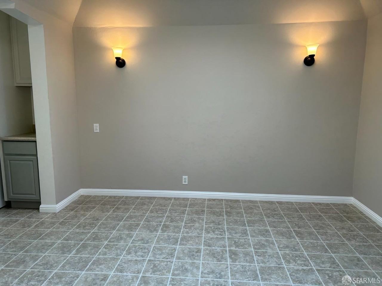 242 Bright St - Photo 7 of 21