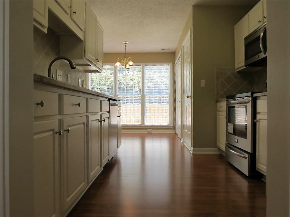 7 Woodhill Ct - Photo 3 of 25