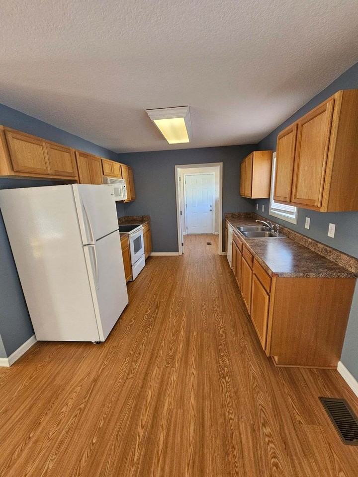 1209 Quail Hollow Cir - Photo 2 of 10