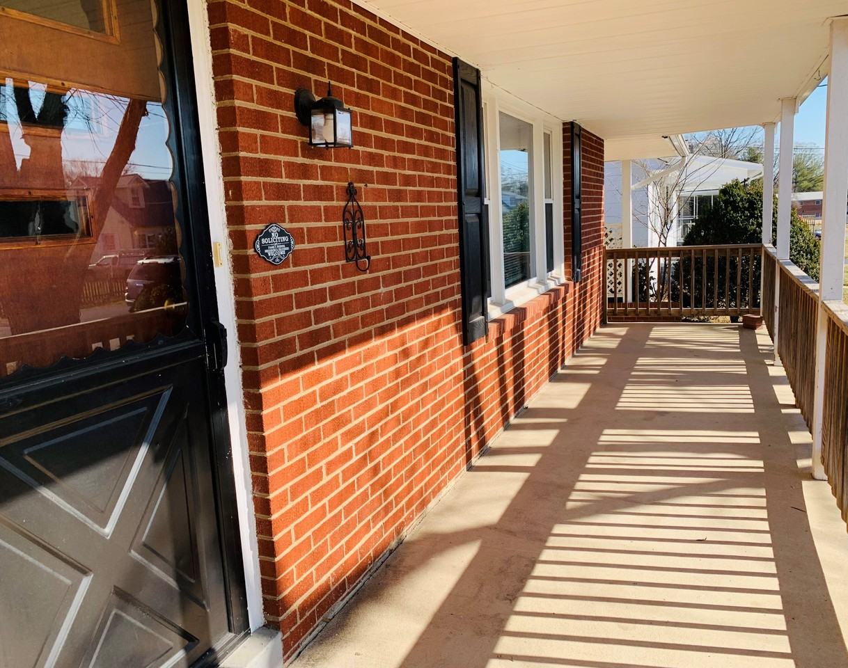 125 Hillcrest Dr - Photo 2 of 10