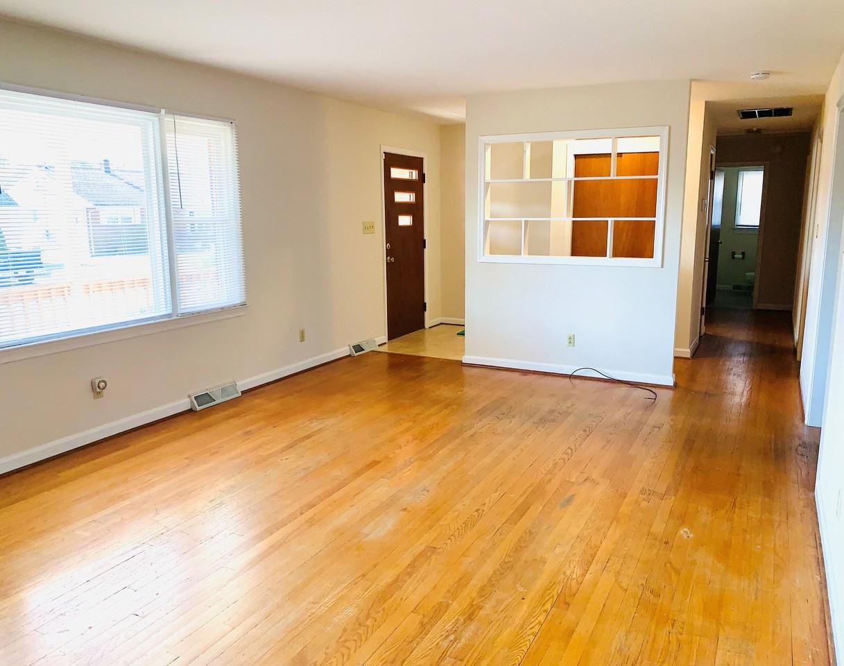 125 Hillcrest Dr - Photo 5 of 10