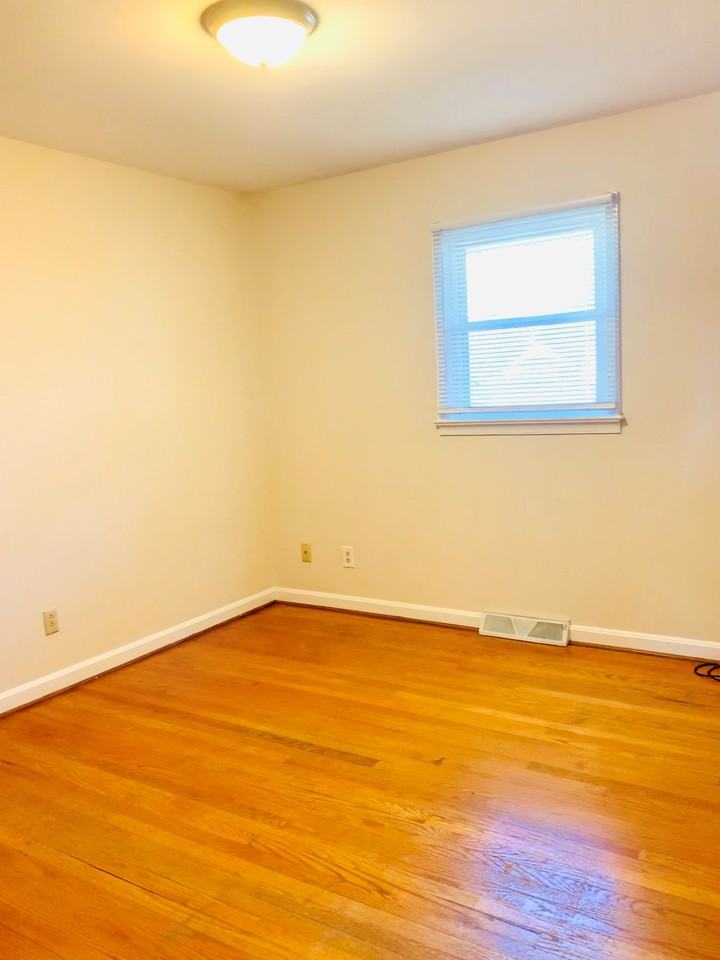 125 Hillcrest Dr - Photo 7 of 10