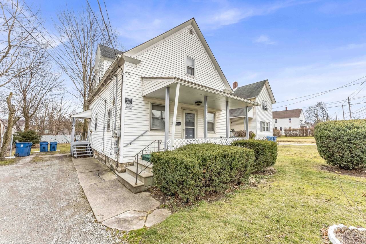 3229 Elyria Ave - Photo 2 of 4