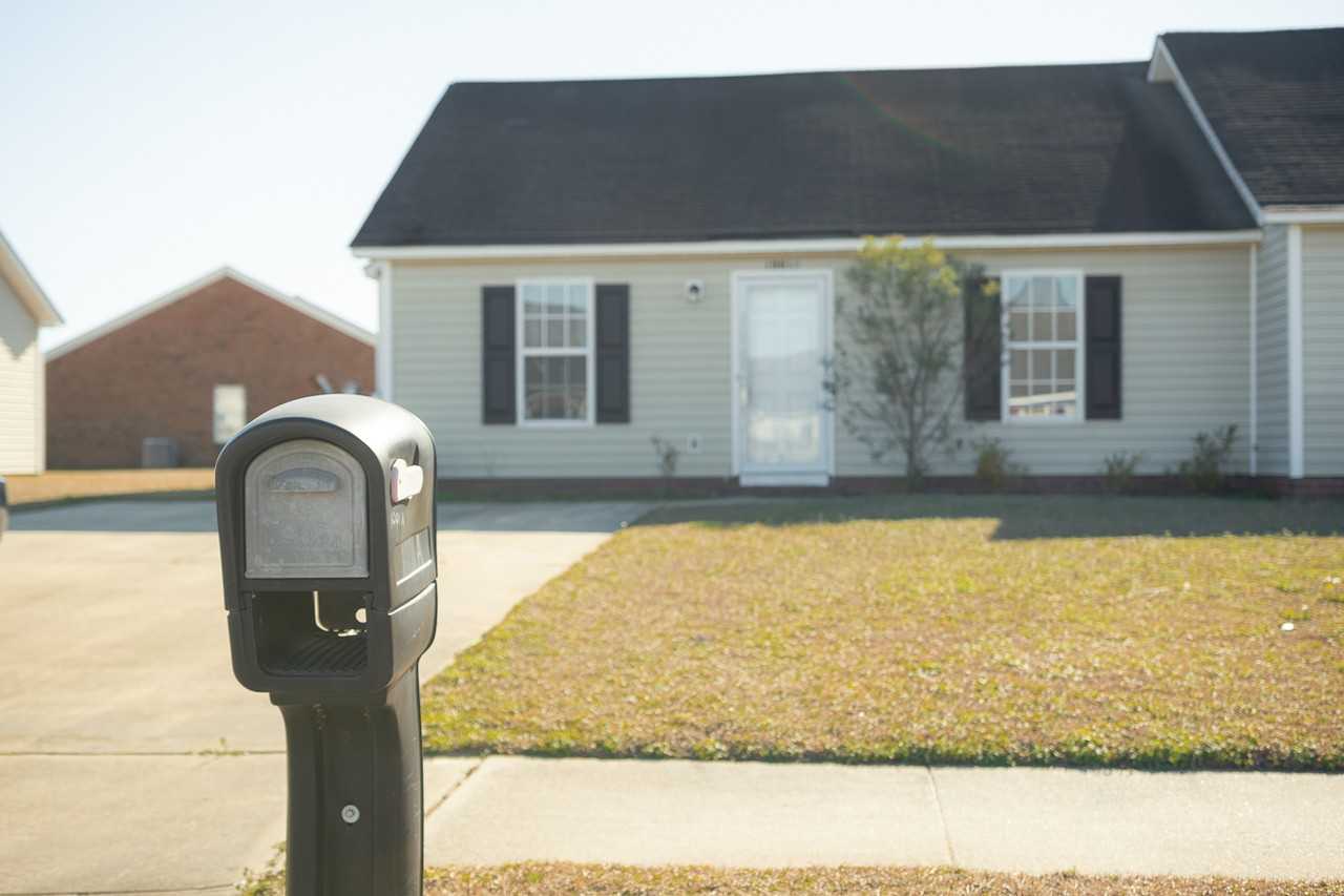 1001 Masters Ln - Photo 2 of 23