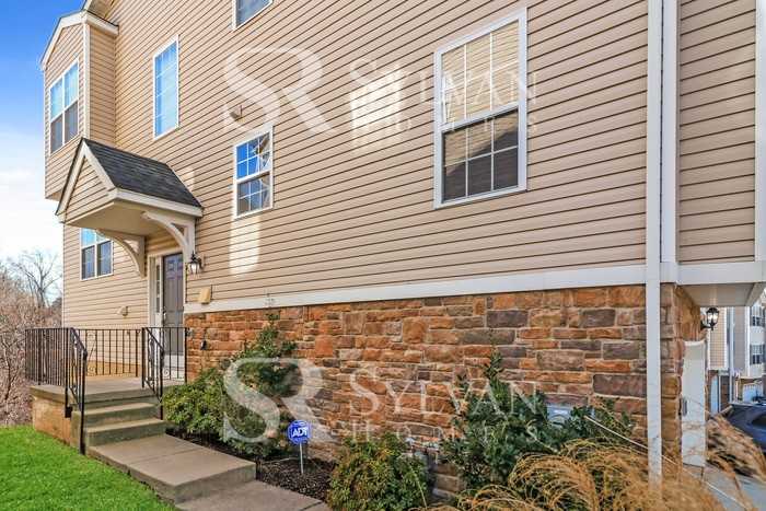 169 Wilde Ave - Photo 3 of 17