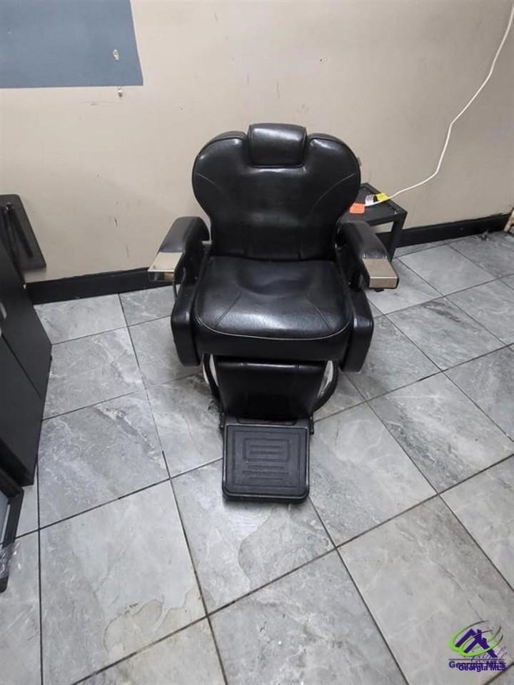 123 S Commercial Cir - Photo 2 of 8