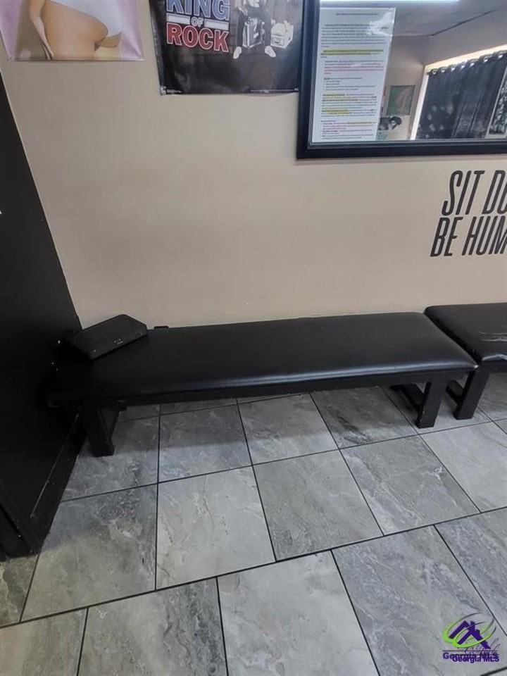 123 S Commercial Cir - Photo 3 of 8