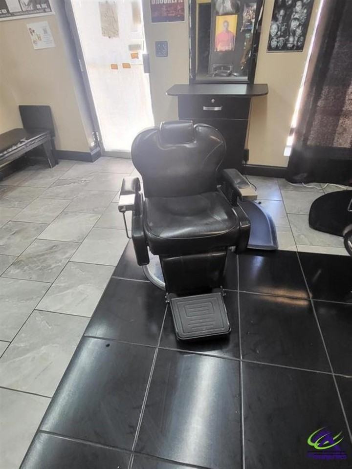 123 S Commercial Cir - Photo 4 of 8